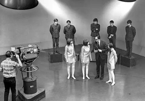 Sugar N'
                                Spice had 2 hits, including Not To
                                Return by Randy Bachman